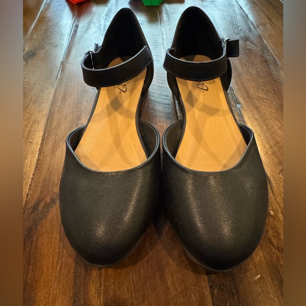 Like new girls black sandals